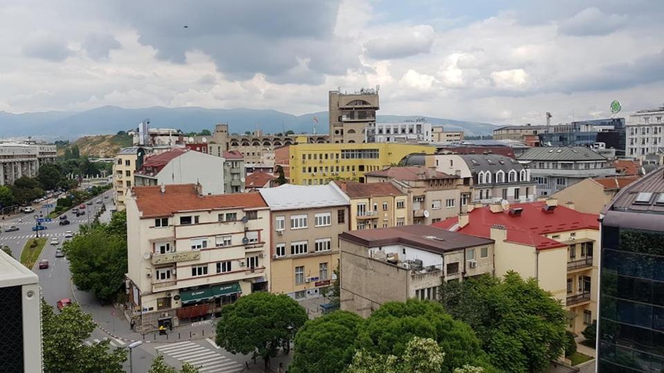 Central View Apartment Skopje Luaran gambar
