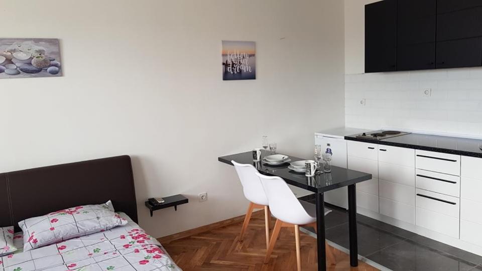 Central View Apartment Skopje Luaran gambar